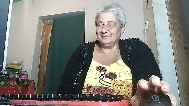 Snapshot of ExquisiteMature chatting on 09.21.25 ExquisiteMature online show from 09.21.25