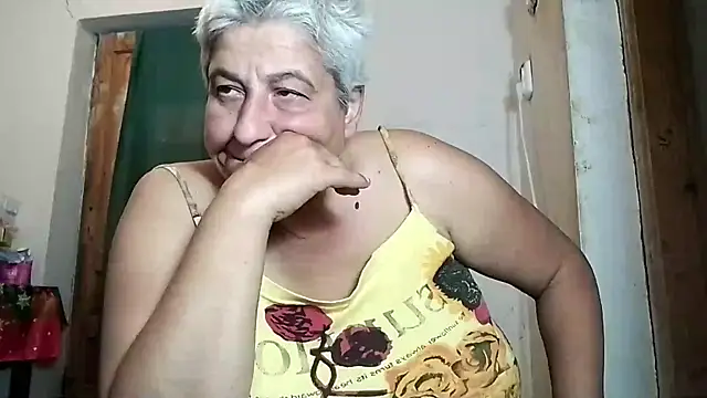 Snapshot of ExquisiteMature chatting on 09.22.25 ExquisiteMature online show from 09.22.25