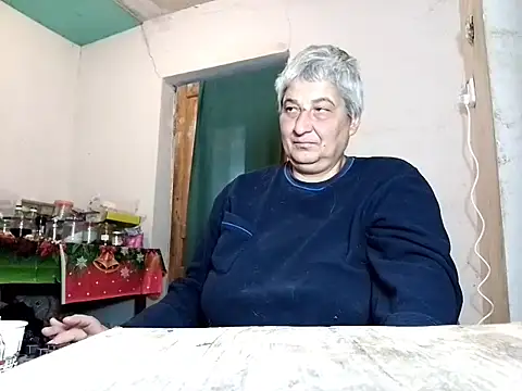 Snapshot of ExquisiteMature chatting on 10.05.25 ExquisiteMature online show from 10.05.25