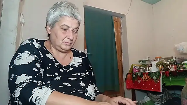 Snapshot of ExquisiteMature chatting on 10.12.25 ExquisiteMature online show from 10.12.25