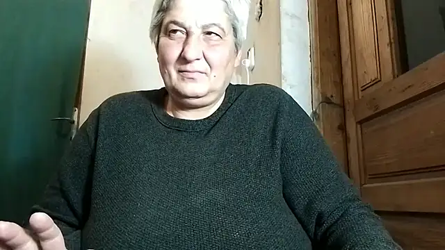 Snapshot of ExquisiteMature chatting on 10.19.25 ExquisiteMature online show from 10.19.25