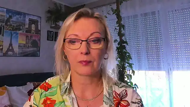 vanessa chat online show from 09.24.25