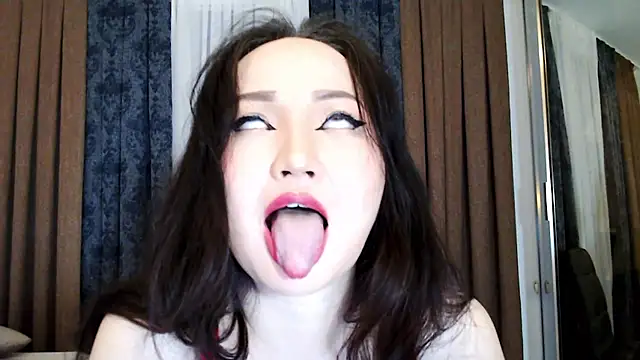 Snapshot of DanyMin chatting on 02.19.26 DanyMin online show from 02.19.26