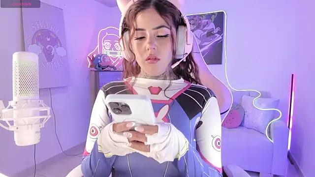 cute catlyn online show from 11.27.25