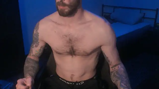 Snapshot of SexxxyLouis chatting on 03.08.25 SexxxyLouis online show from 03.08.25