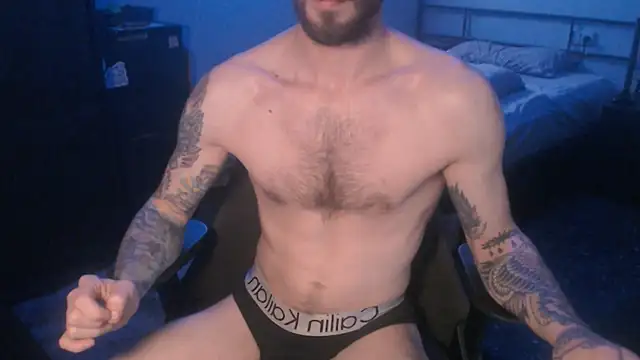 Snapshot of SexxxyLouis chatting on 03.22.25 SexxxyLouis online show from 03.22.25