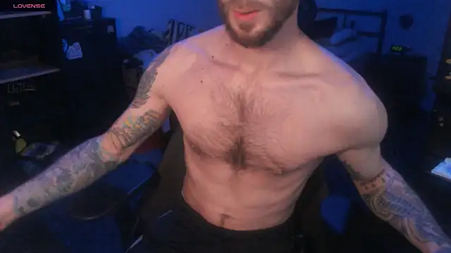 Snapshot of SexxxyLouis chatting on 10.23.25 SexxxyLouis online show from 10.23.25