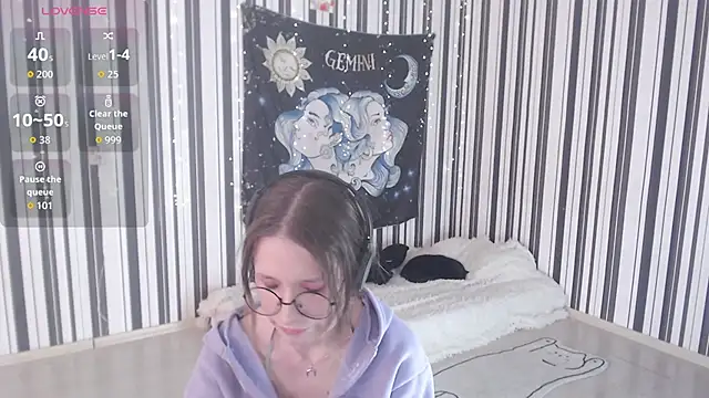 Snapshot of _Hanna_Moon_ chatting on 10.18.25 Hanna Moon online show from 10.18.25