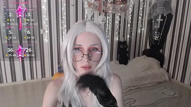  Hanna Moon  online show from 10.31.25