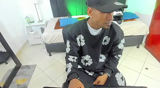 Snapshot of anhtony_wayans chatting on 02.13.25 anhtony wayans online show from 02.13.25