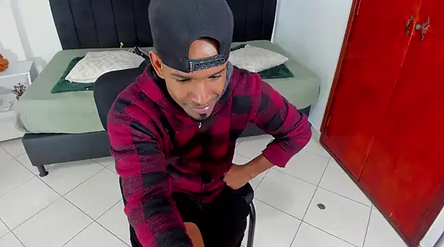 Snapshot of anhtony_wayans chatting on 03.05.25 anhtony wayans online show from 03.05.25