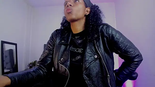 Ellie Alves online show from 11.07.25