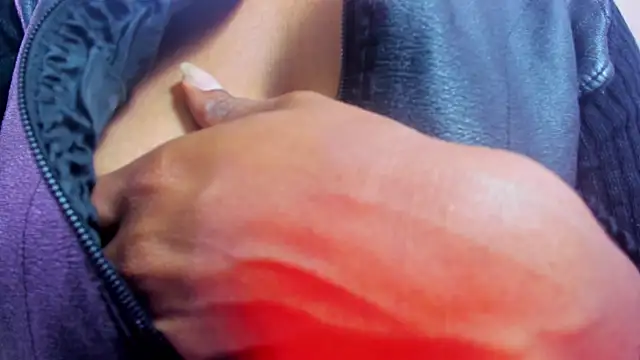 Ellie Alves online show from 12.04.25