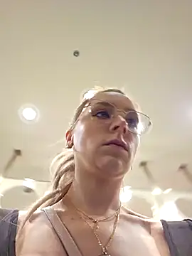 Snapshot of LilyOrion chatting on 12.03.24 LilyOrion online show from 12.03.24