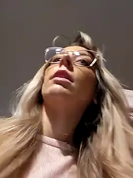 Snapshot of LilyOrion chatting on 01.14.25 LilyOrion online show from 01.14.25