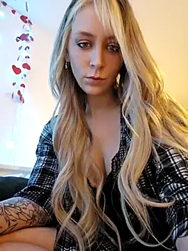 Snapshot of LilyOrion chatting on 02.25.25 LilyOrion online show from 02.25.25