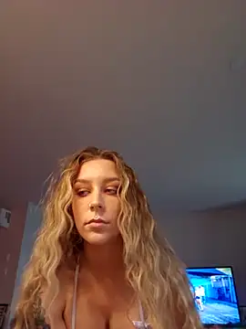 Snapshot of LilyOrion chatting on 10.14.25 LilyOrion online show from 10.14.25