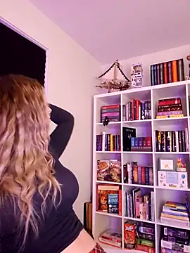 Snapshot of LilyOrion chatting on 11.04.25 LilyOrion online show from 11.04.25