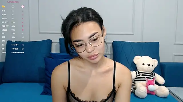 Snapshot of kwana_colada chatting on 09.24.25 kwana colada online show from 09.24.25