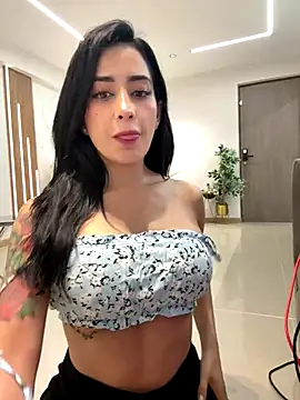 CATALINA RESTREPO online show from 10.06.25