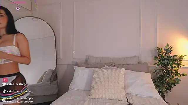 Snapshot of CATALINA_RESTREPO chatting on 07.21.26 CATALINA RESTREPO online show from 07.21.26