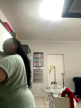 Snapshot of Bootyliciouse21X chatting on 12.14.25 Bootyliciouse21X online show from 12.14.25