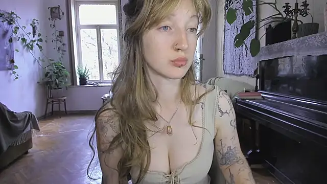 Snapshot of Miranda2_0 chatting on 10.18.25 Miranda2 0 online show from 10.18.25