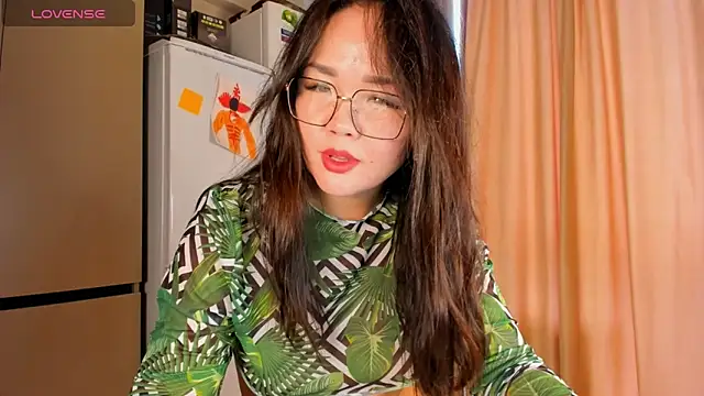 Snapshot of azure_moon2 chatting on 06.19.26 azure moon2 online show from 06.19.26