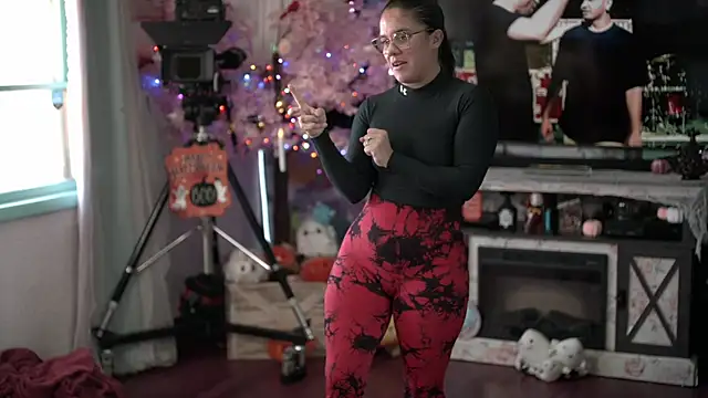 Nikki Torres online show from 10.20.25