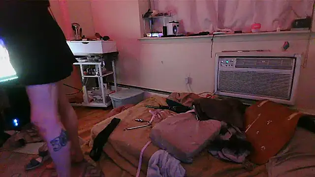 Snapshot of Mikela_Alexa chatting on 01.12.25 Mikela Alexa online show from 01.12.25