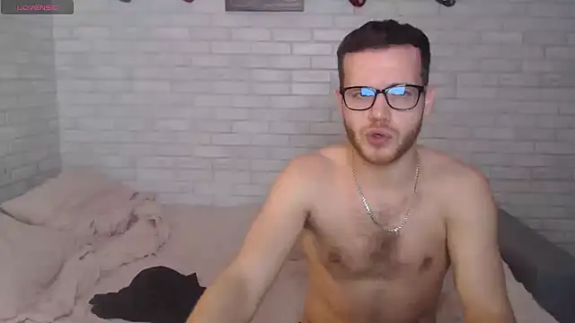 Snapshot of Alexxx_horny chatting on 12.21.24 Alexxx horny online show from 12.21.24