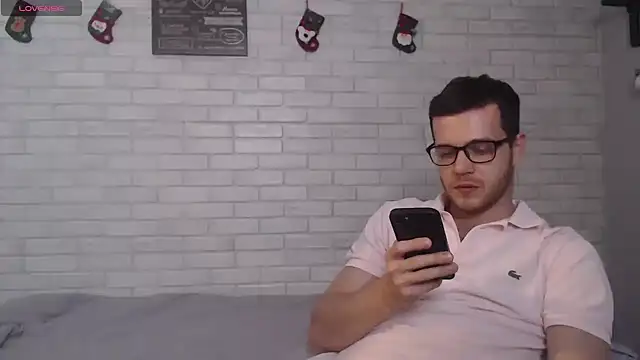 Snapshot of Alexxx_horny chatting on 01.04.25 Alexxx horny online show from 01.04.25