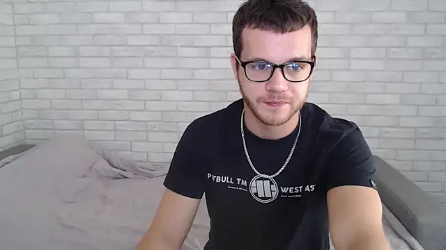 Snapshot of Alexxx_horny chatting on 09.30.25 Alexxx horny online show from 09.30.25