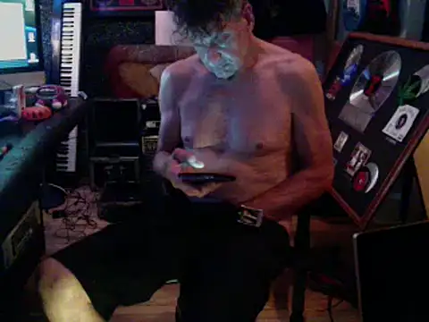 Snapshot of hollywood808 chatting on 10.15.25 hollywood808 online show from 10.15.25