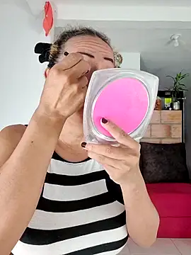 YOURSDEBORA online show from 11.25.25