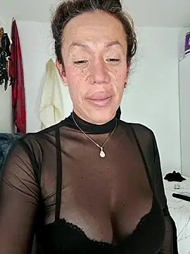 YOURSDEBORA online show from 03.10.26