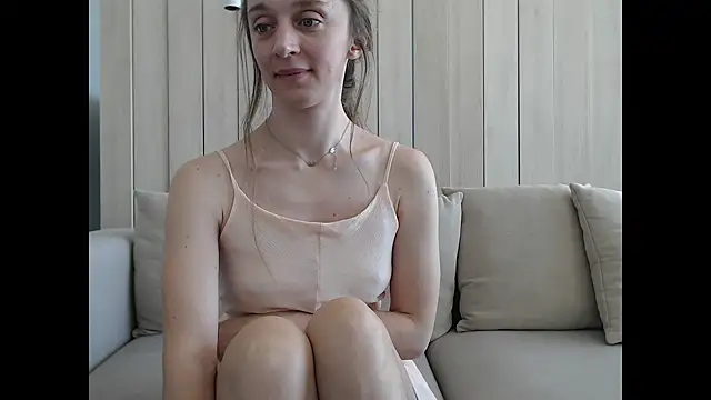 Snapshot of ShySchoolGirl chatting on 03.20.25 ShySchoolGirl online show from 03.20.25