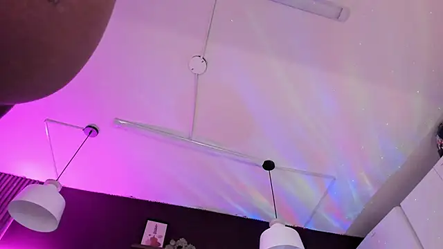 Inndrahot online show from 12.05.25