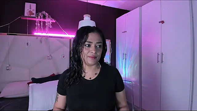 Inndrahot online show from 12.16.25