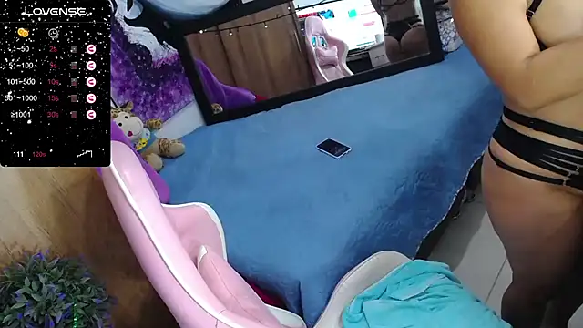 Snapshot of MarilynJones chatting on 12.11.24 MarilynJones online show from 12.11.24