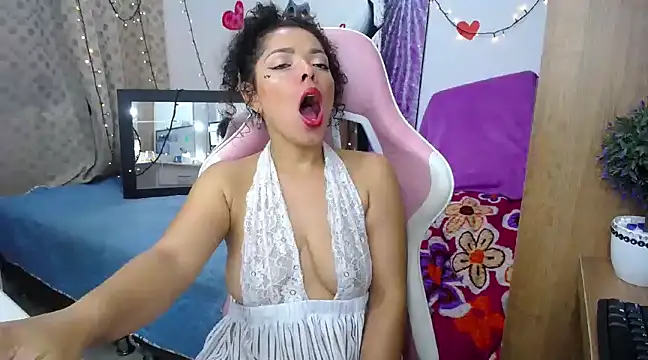 Snapshot of MarilynJones chatting on 12.27.24 MarilynJones online show from 12.27.24