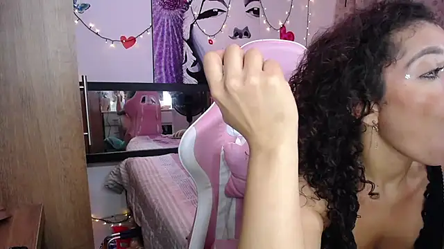 Snapshot of MarilynJones chatting on 02.24.25 MarilynJones online show from 02.24.25