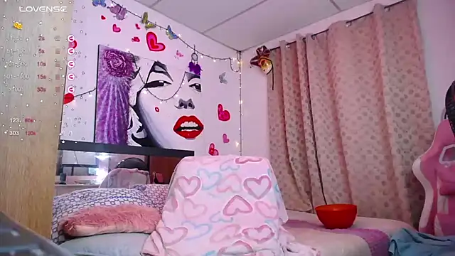 Snapshot of MarilynJones chatting on 03.21.25 MarilynJones online show from 03.21.25