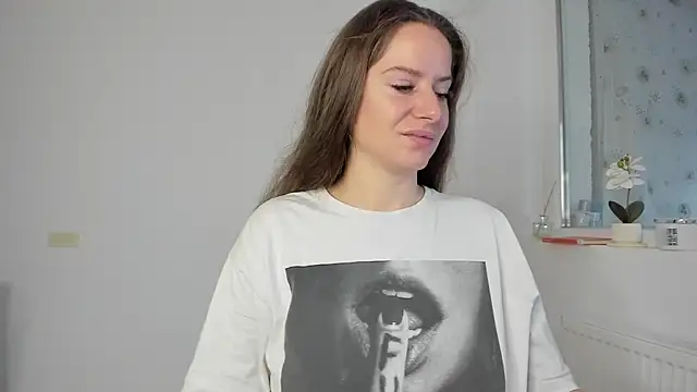 Snapshot of DiamondKay chatting on 12.23.25 DiamondKay online show from 12.23.25