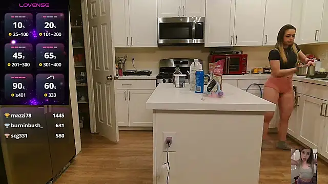 Snapshot of Blondiewithanass chatting on 11.08.25 Blondiewithanass online show from 11.08.25