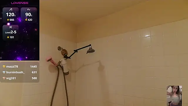 Snapshot of Blondiewithanass chatting on 11.10.25 Blondiewithanass online show from 11.10.25