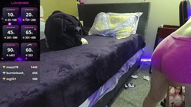 Snapshot of Blondiewithanass chatting on 11.16.25 Blondiewithanass online show from 11.16.25