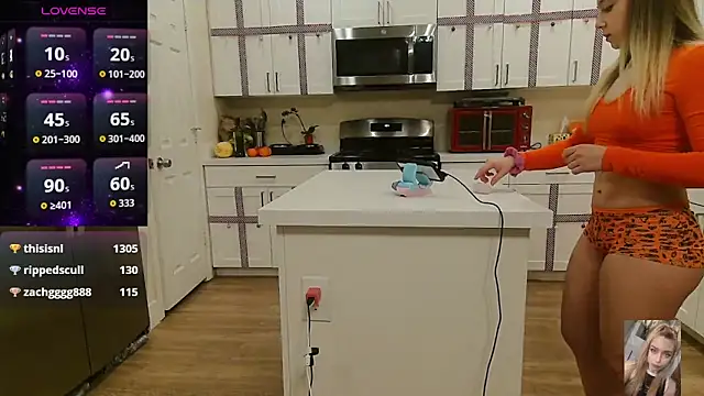 Snapshot of Blondiewithanass chatting on 11.27.25 Blondiewithanass online show from 11.27.25