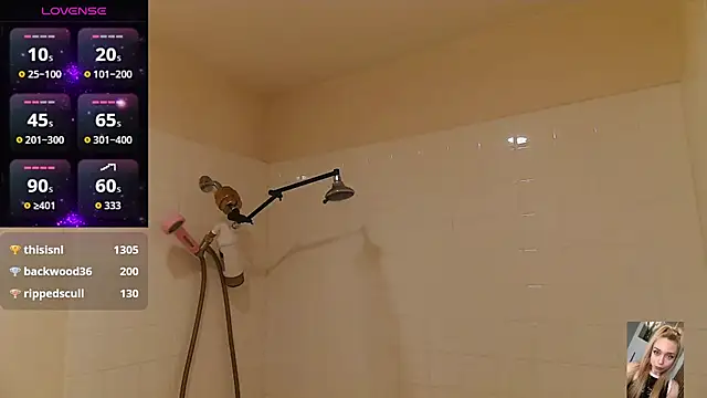 Snapshot of Blondiewithanass chatting on 11.28.25 Blondiewithanass online show from 11.28.25