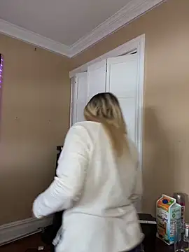 Snapshot of LittleMissEeve chatting on 02.15.25 LittleMissEeve online show from 02.15.25